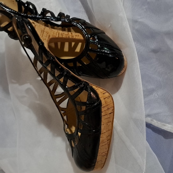 Heels - Picture 2 of 4